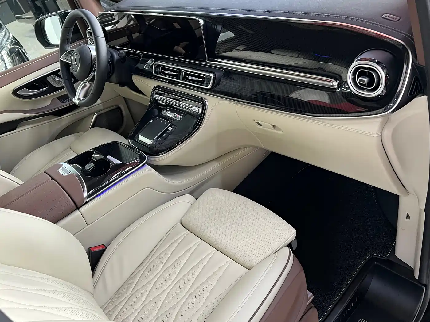Mercedes-Benz V-Class 2024 V 300 L Long Wheelbase Luxury Edition фото 8