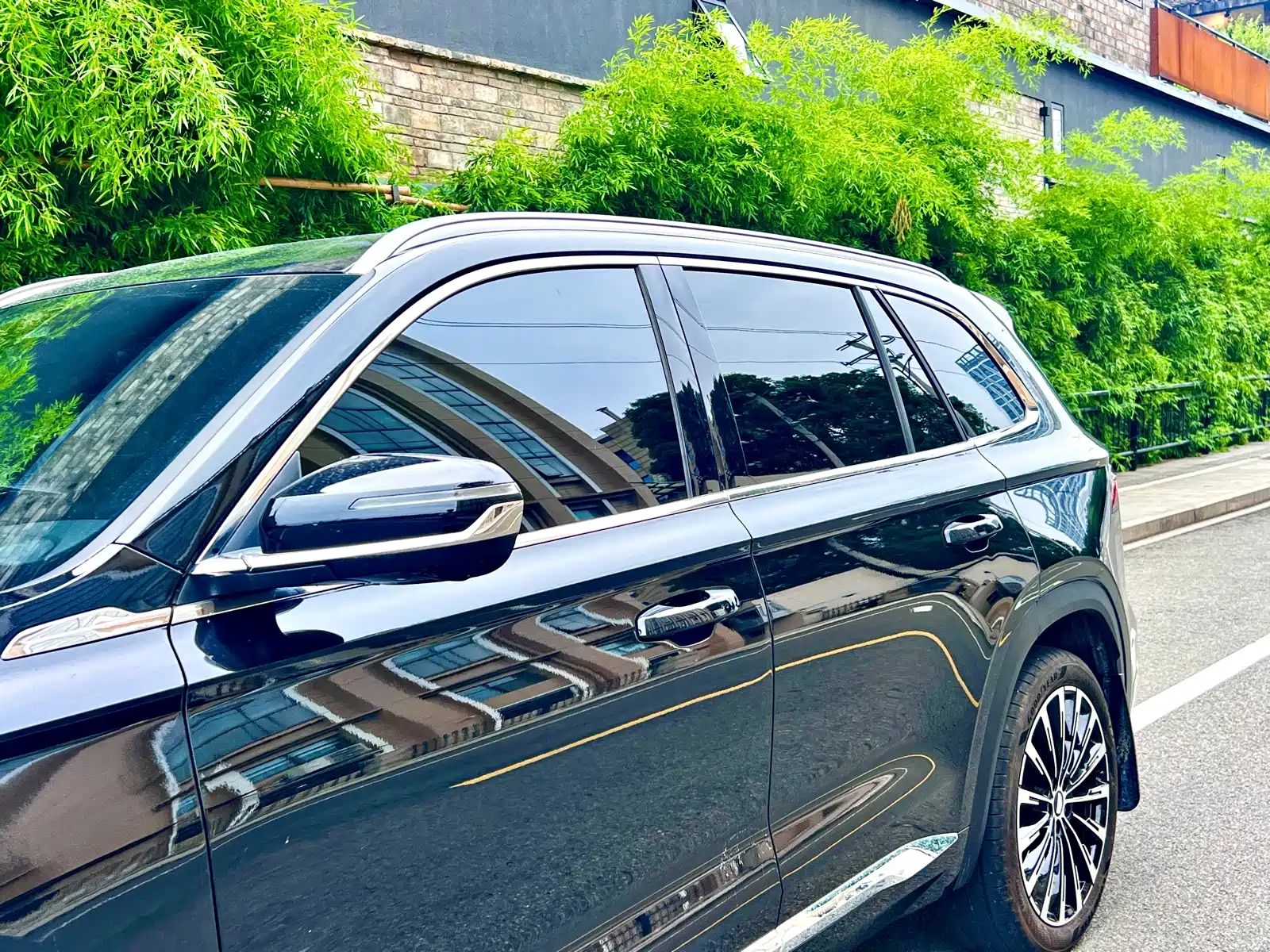 Фото 6 - Geely Monjaro