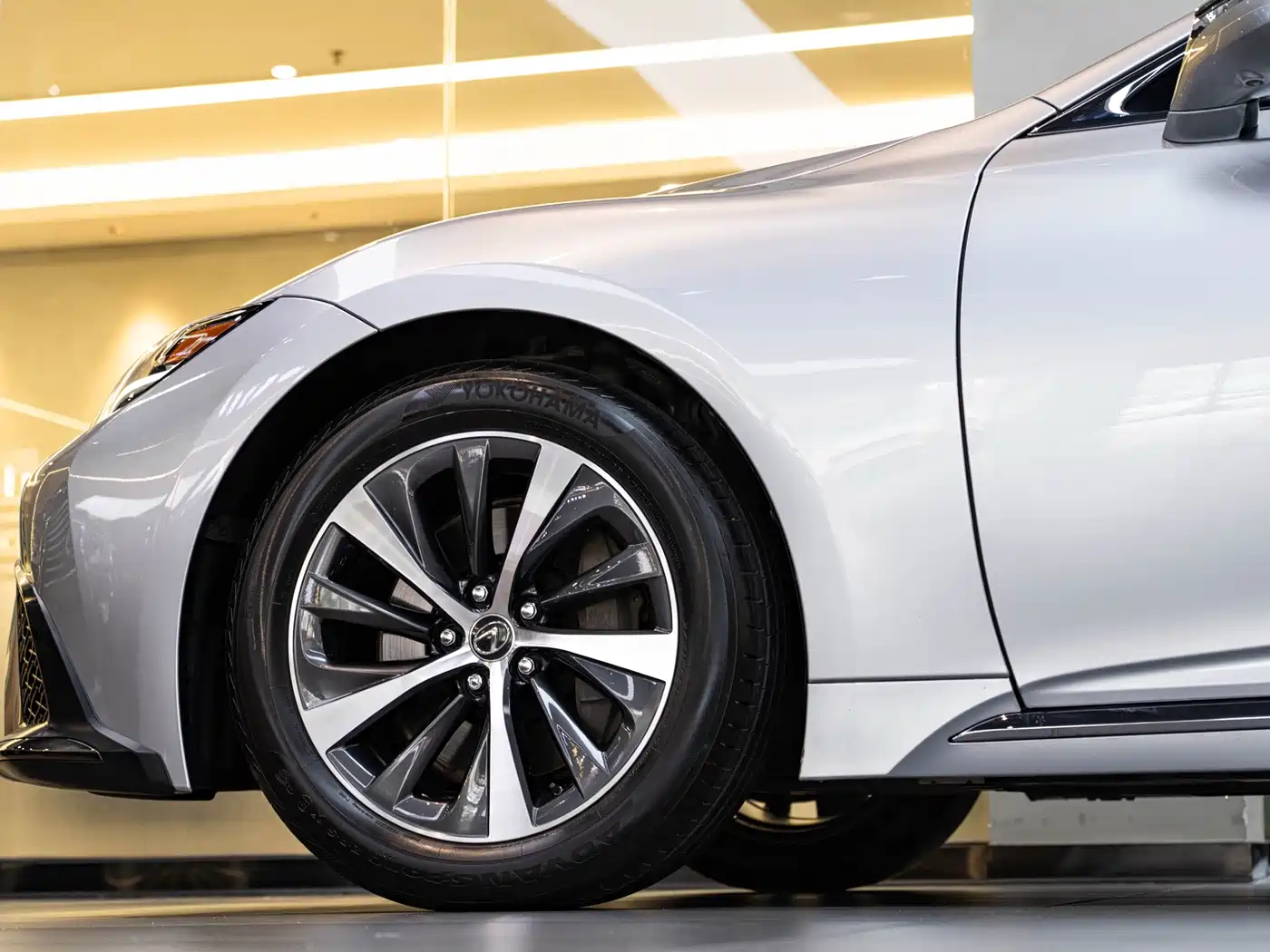 Lexus LS 2021 500h Premium Edition фото 8