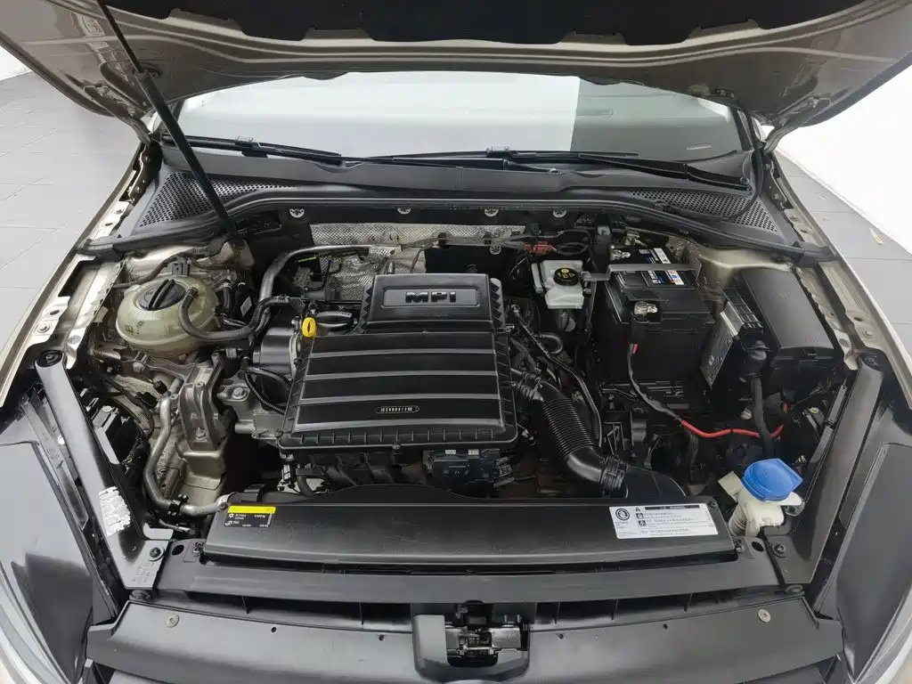 Фото 6 - Volkswagen Golf