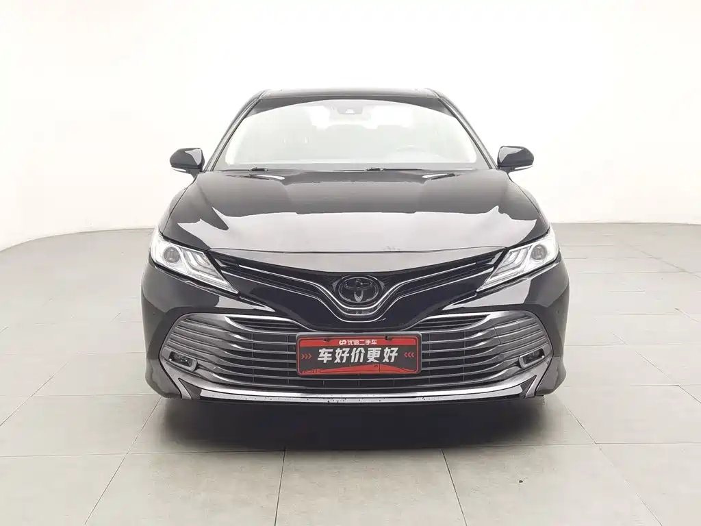 Фото 3 - Toyota Camry