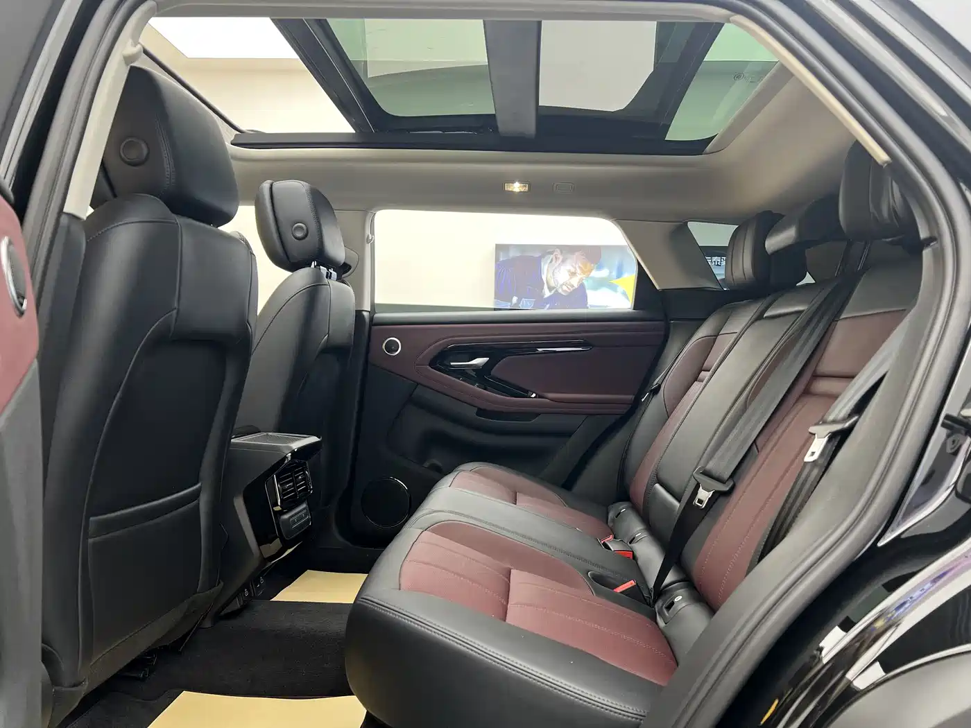 Land Rover Range Rover Evoque 2024 Range Rover Evoque L 249PS Light Master Edition фото 5