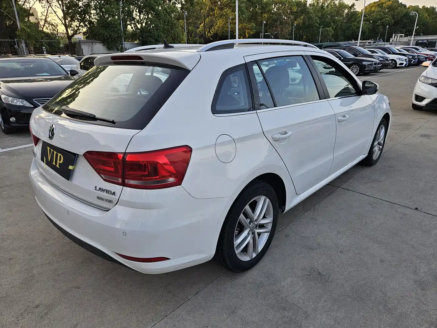 Volkswagen Lavida Tour 2017 180TSI DSG Comfort Edition фото 13