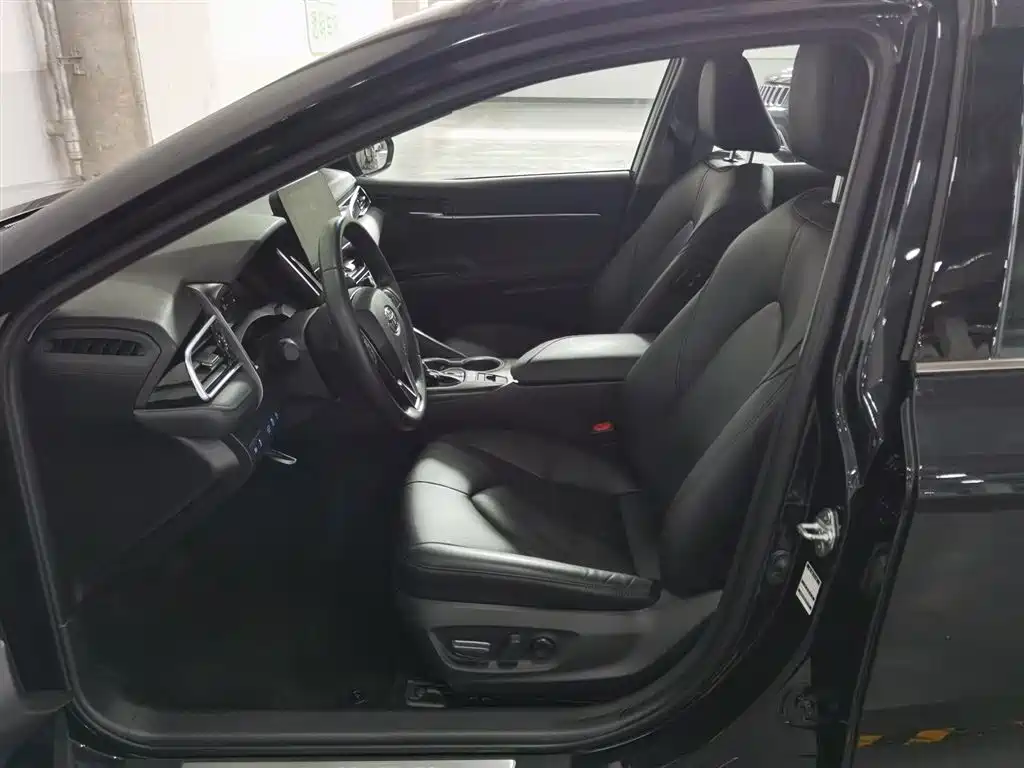 Toyota Camry 2023 2.5G Luxury Edition фото 10