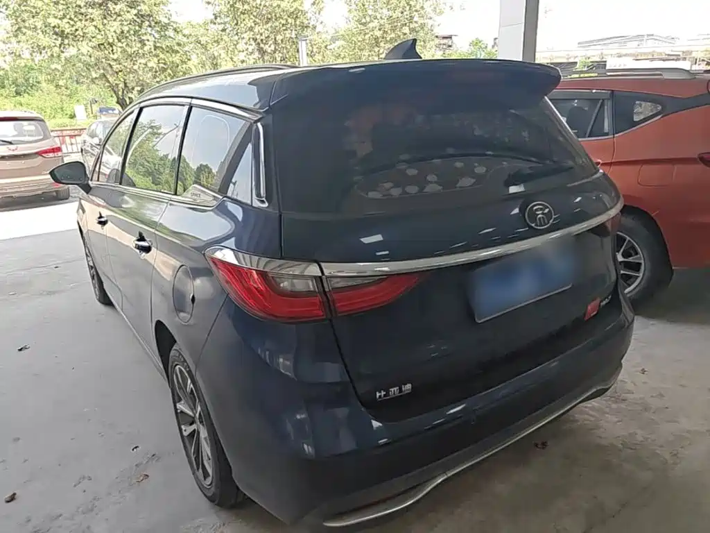 Photo 5 - BYD Song MAX
