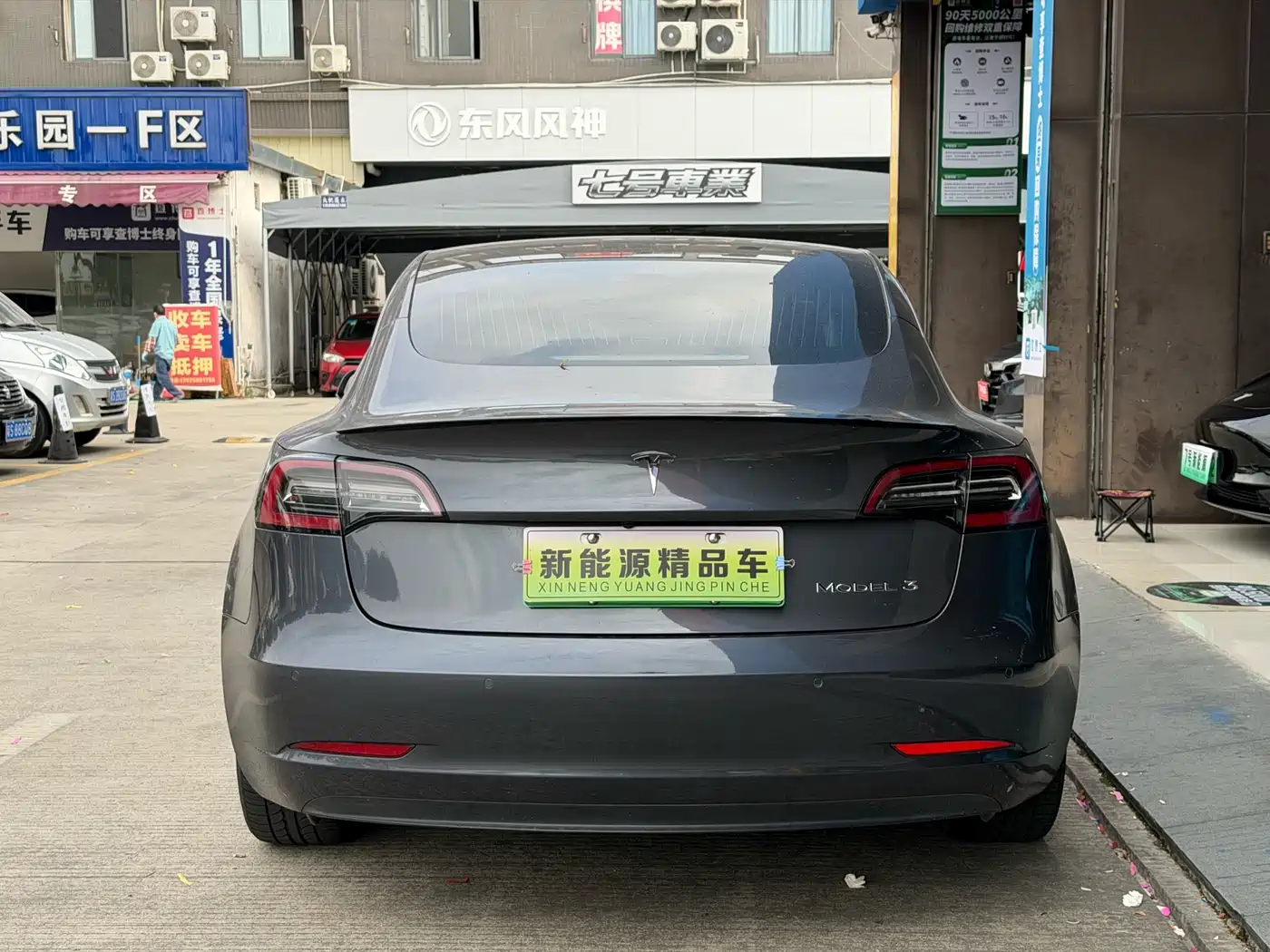 TESLA MODEL 3