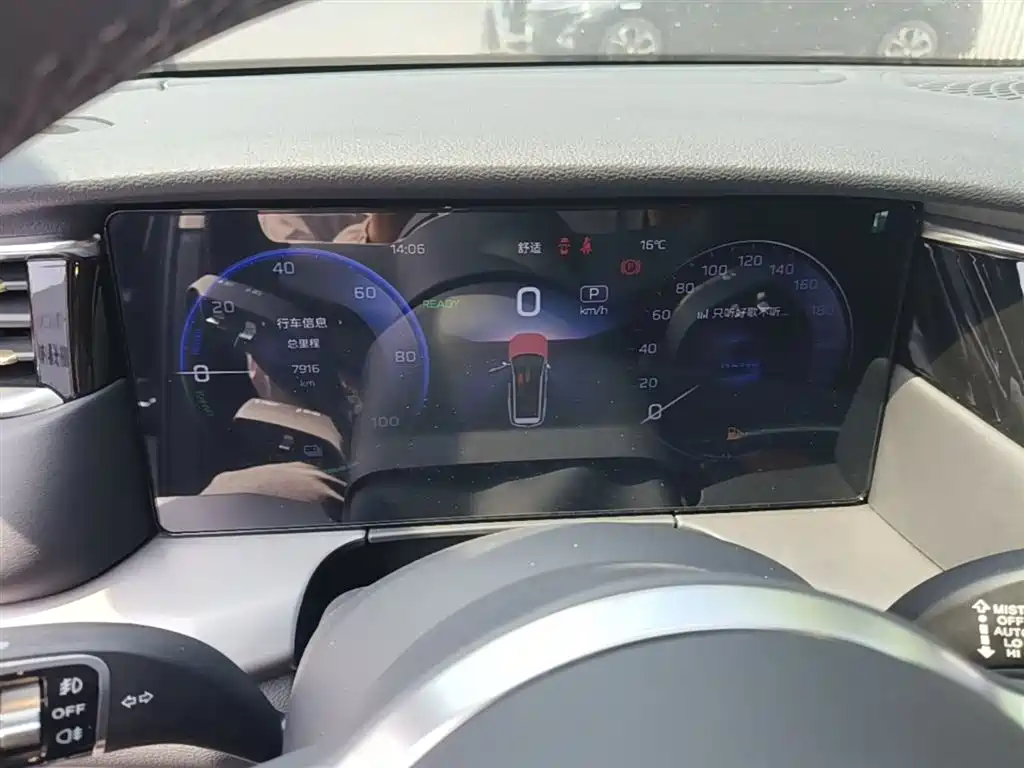 Hongqi HS7 PHEV 2024 2.0T PHEV 4WD Flagship Edition 6-seater фото 12