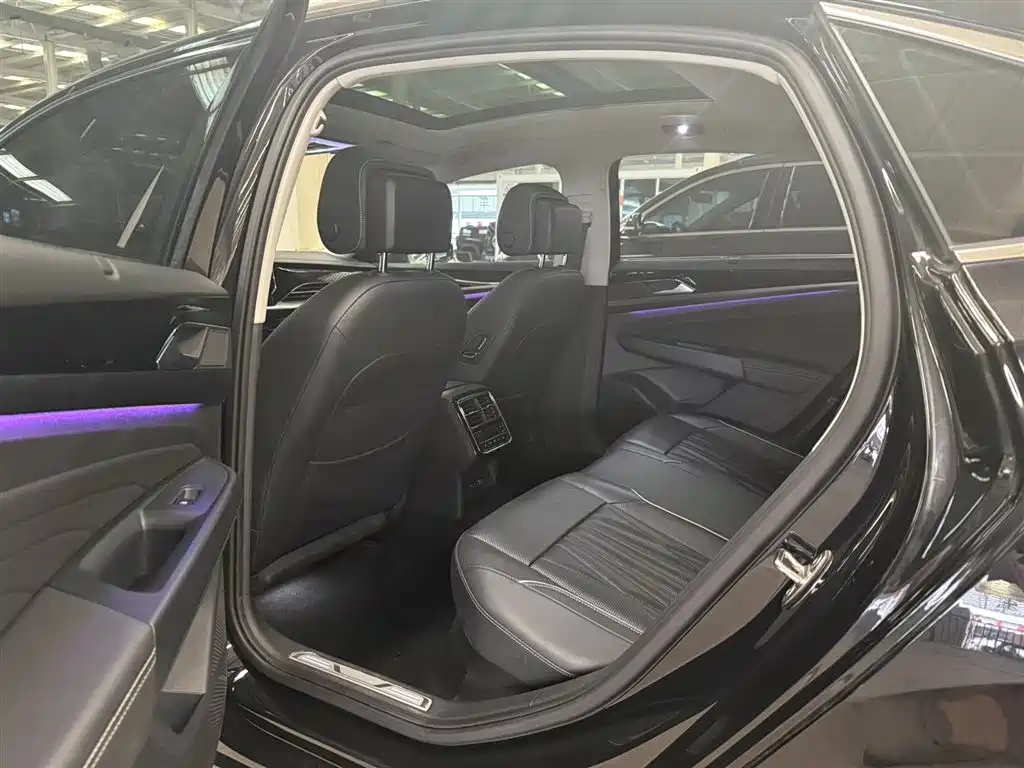 Volkswagen Passat 2022 330TSI Premium Edition фото 3