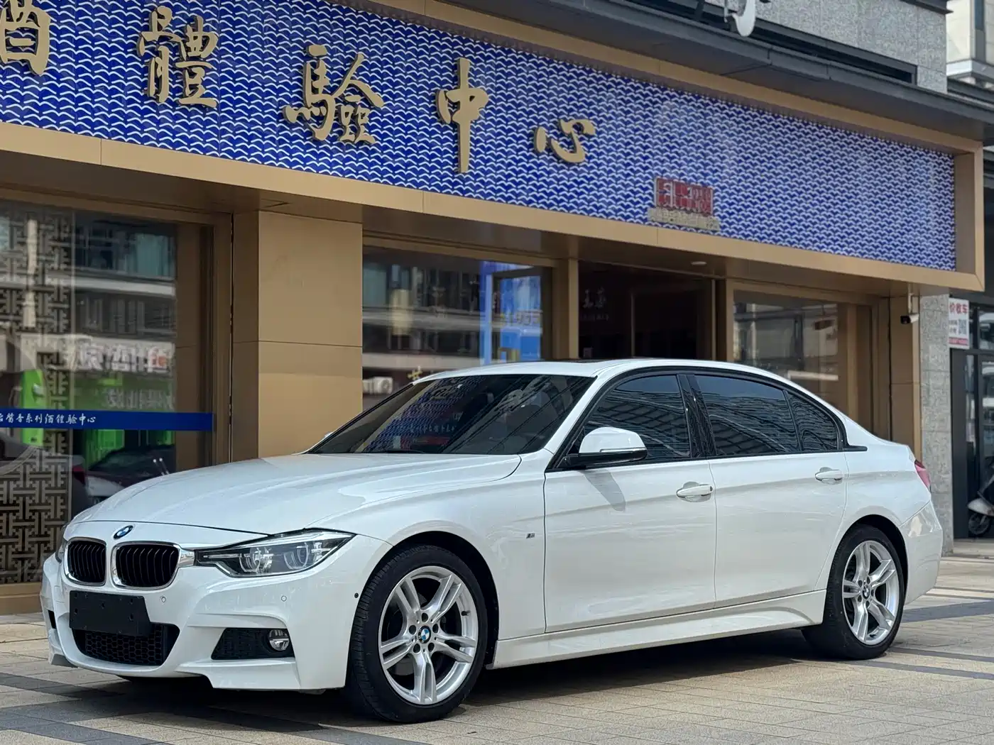 BMW 3 Series 2019 320Li M Luxury Package