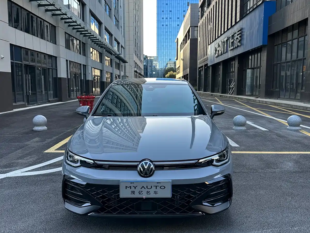 Фото 2 - Volkswagen Golf