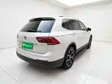 Photo 4 - Volkswagen Tiguan L