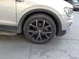 Photo 24 - Volkswagen Tiguan L
