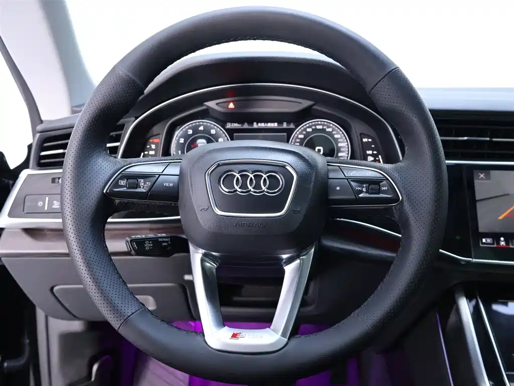 Audi Q8 2023 55 TFSI Luxury Sport фото 16