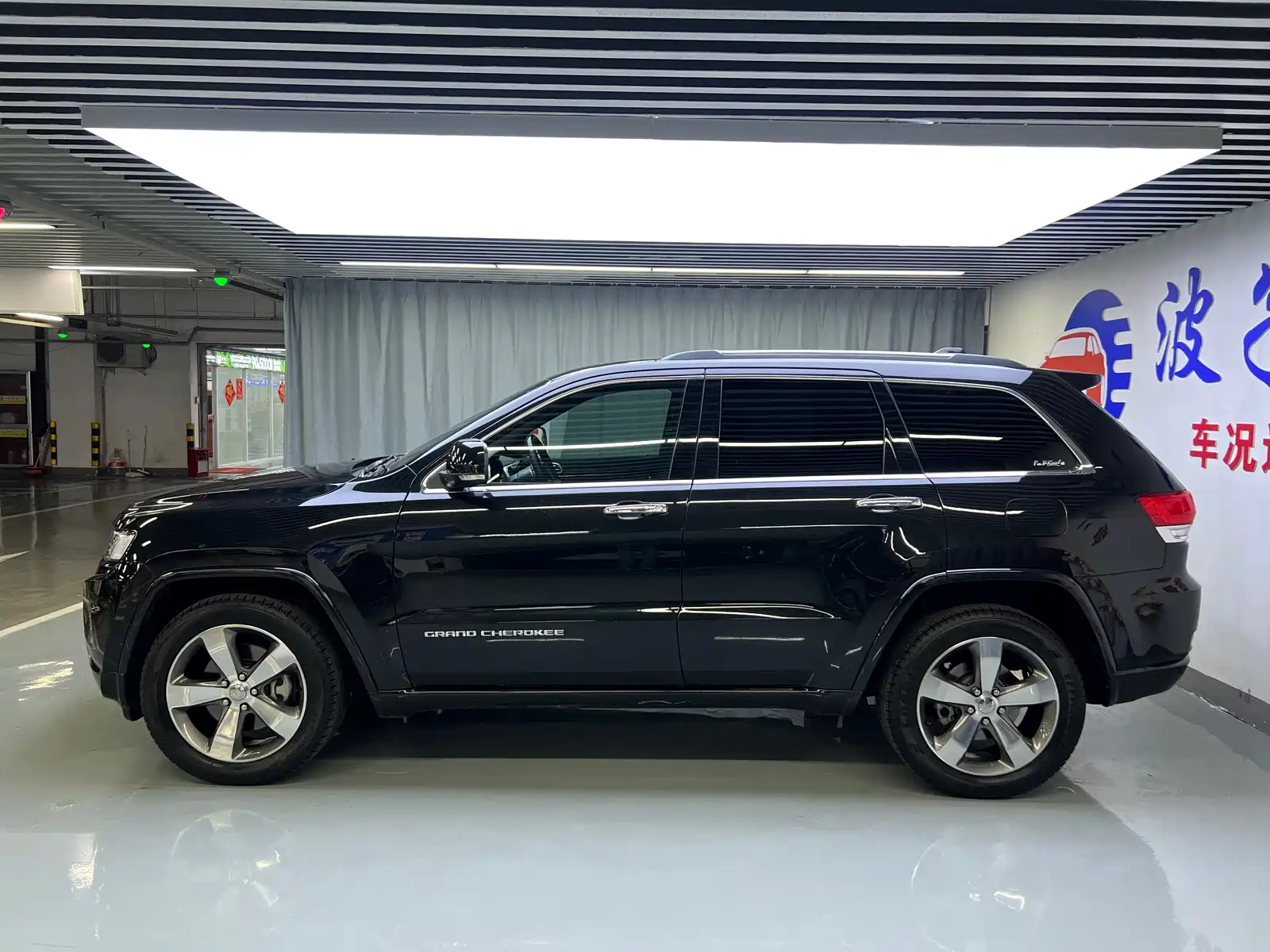 Фото 4 - Jeep Grand Cherokee (Import)