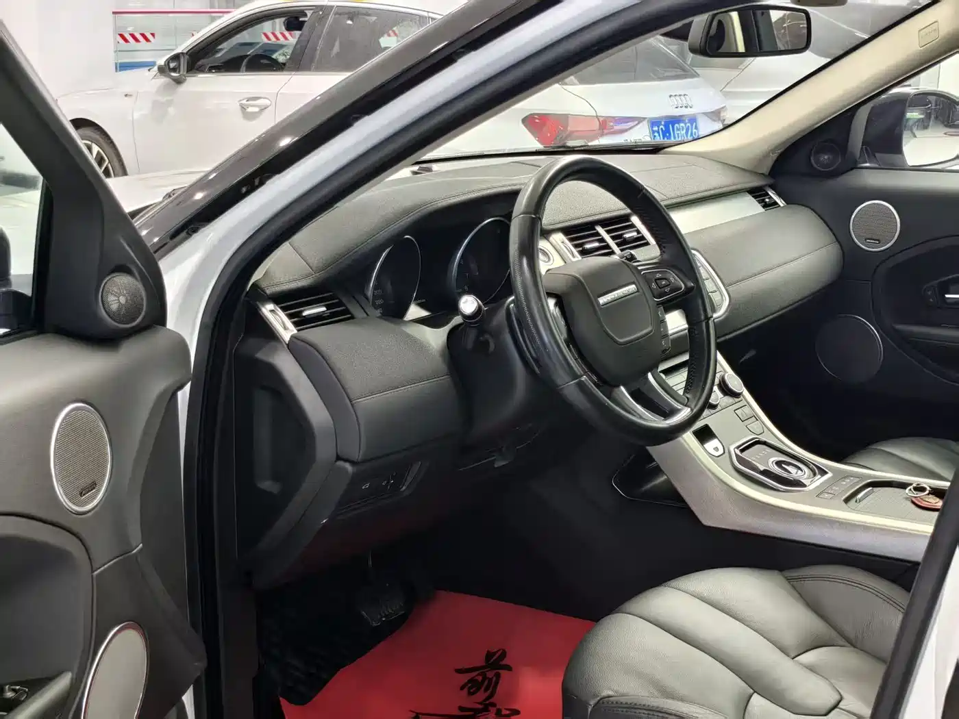 Land Rover Range Rover Evoque (Import) 2014 2.0T 5-door Brilliance фото 4