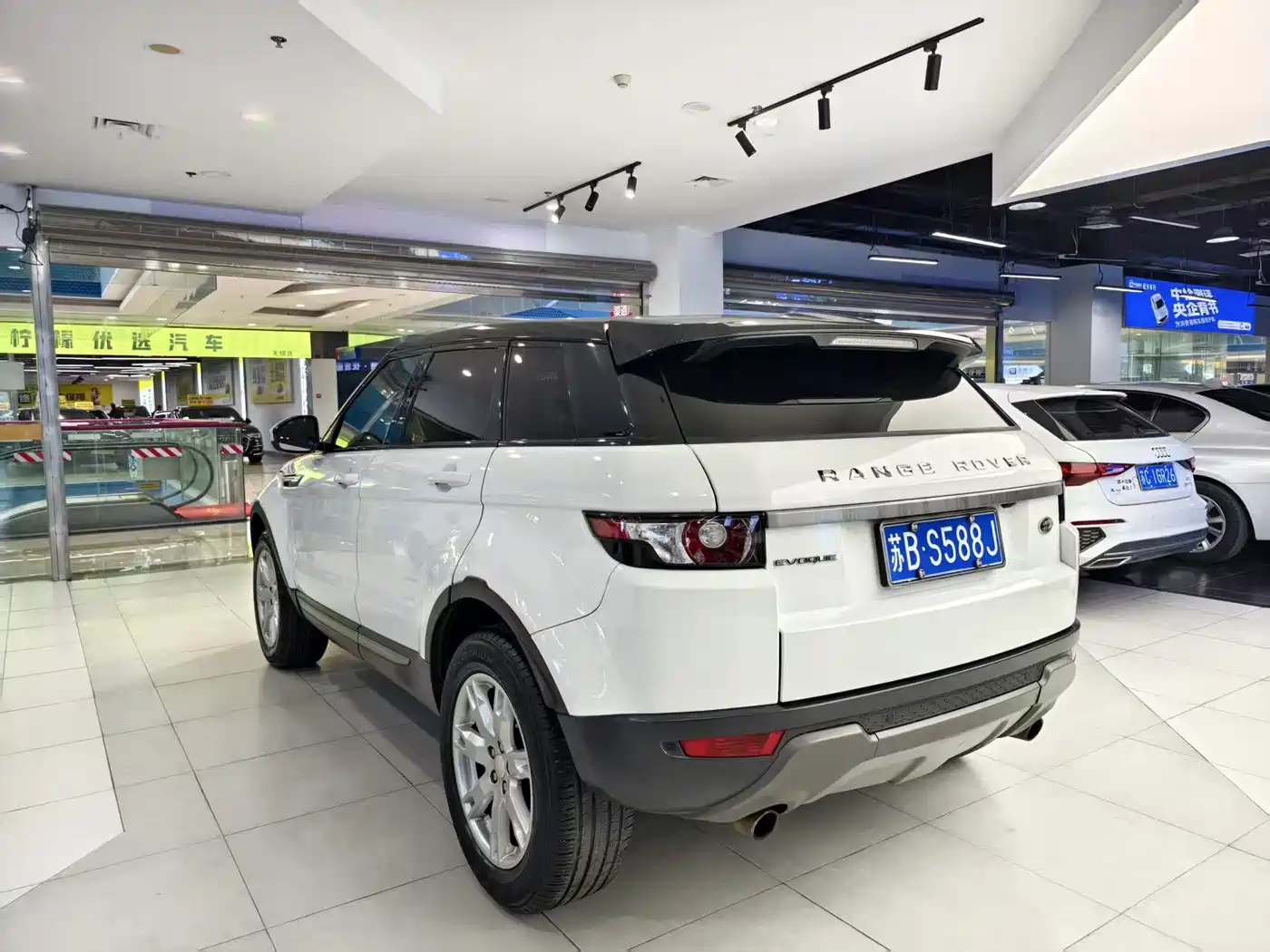 Land Rover Range Rover Evoque (Import) 2014 2.0T 5-door Brilliance фото 17
