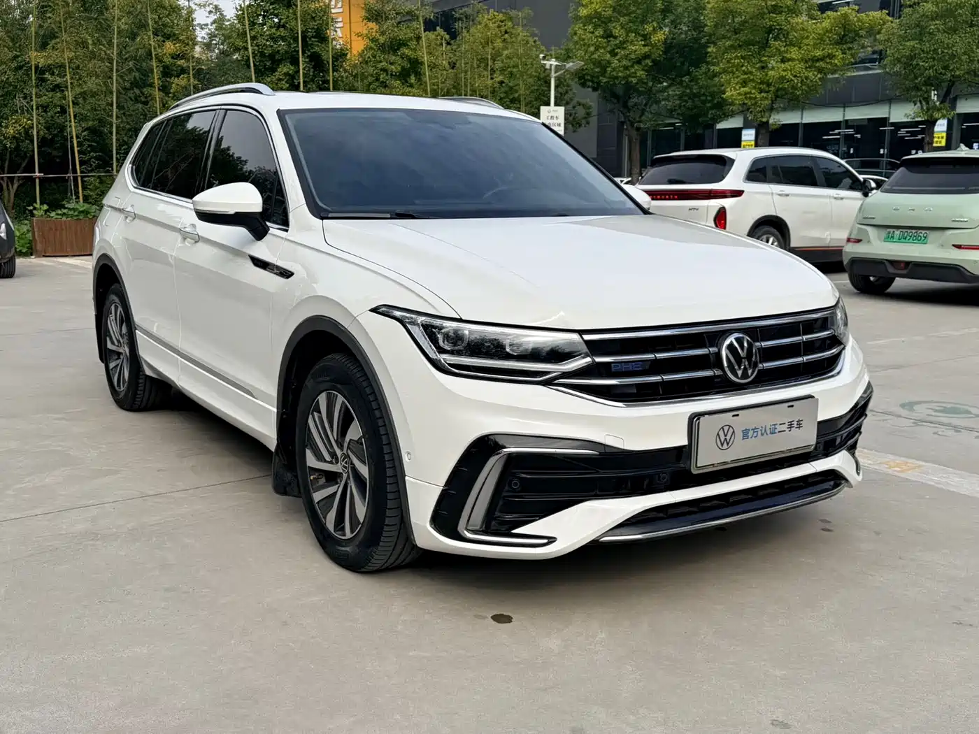 Volkswagen Tiguan L PHEV 2022 430PHEV Plug-in Hybrid Premium фото 3