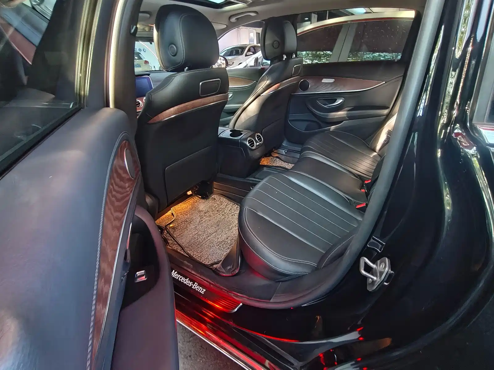 Фото 7 - Mercedes-Benz E-Class