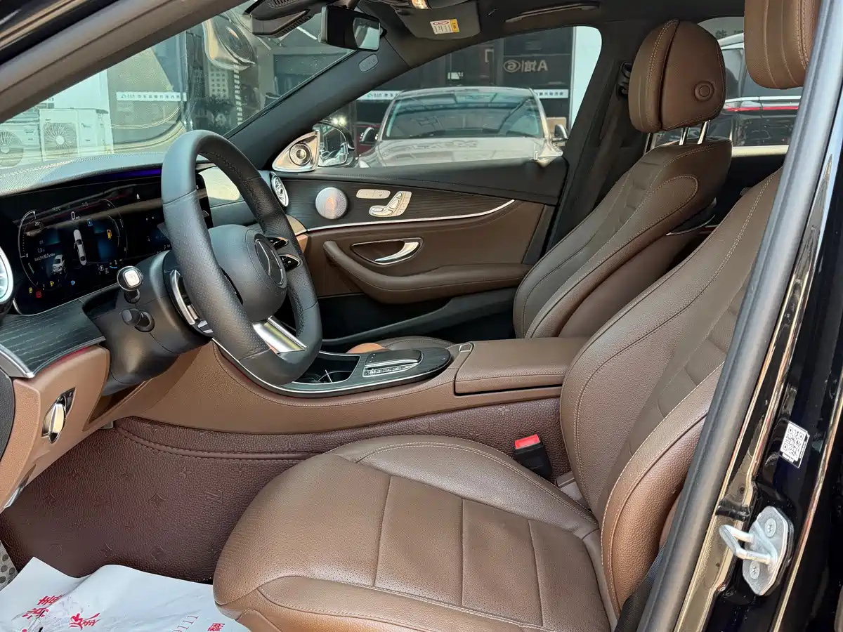 Фото 4 - Mercedes-Benz E-Class