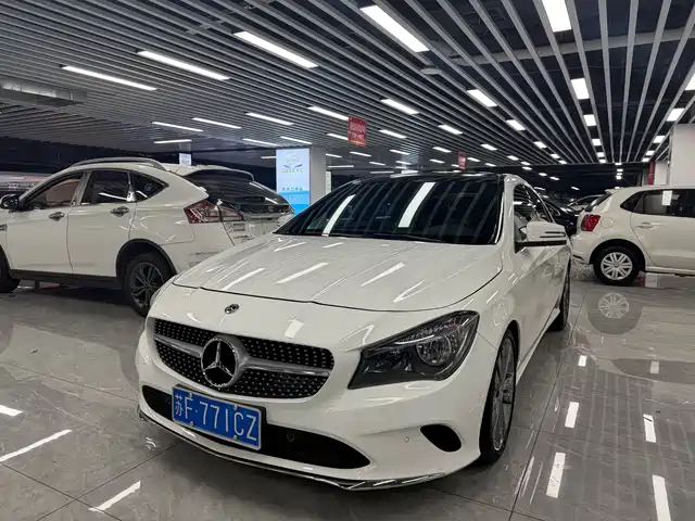 MERCEDES-BENZ GLA