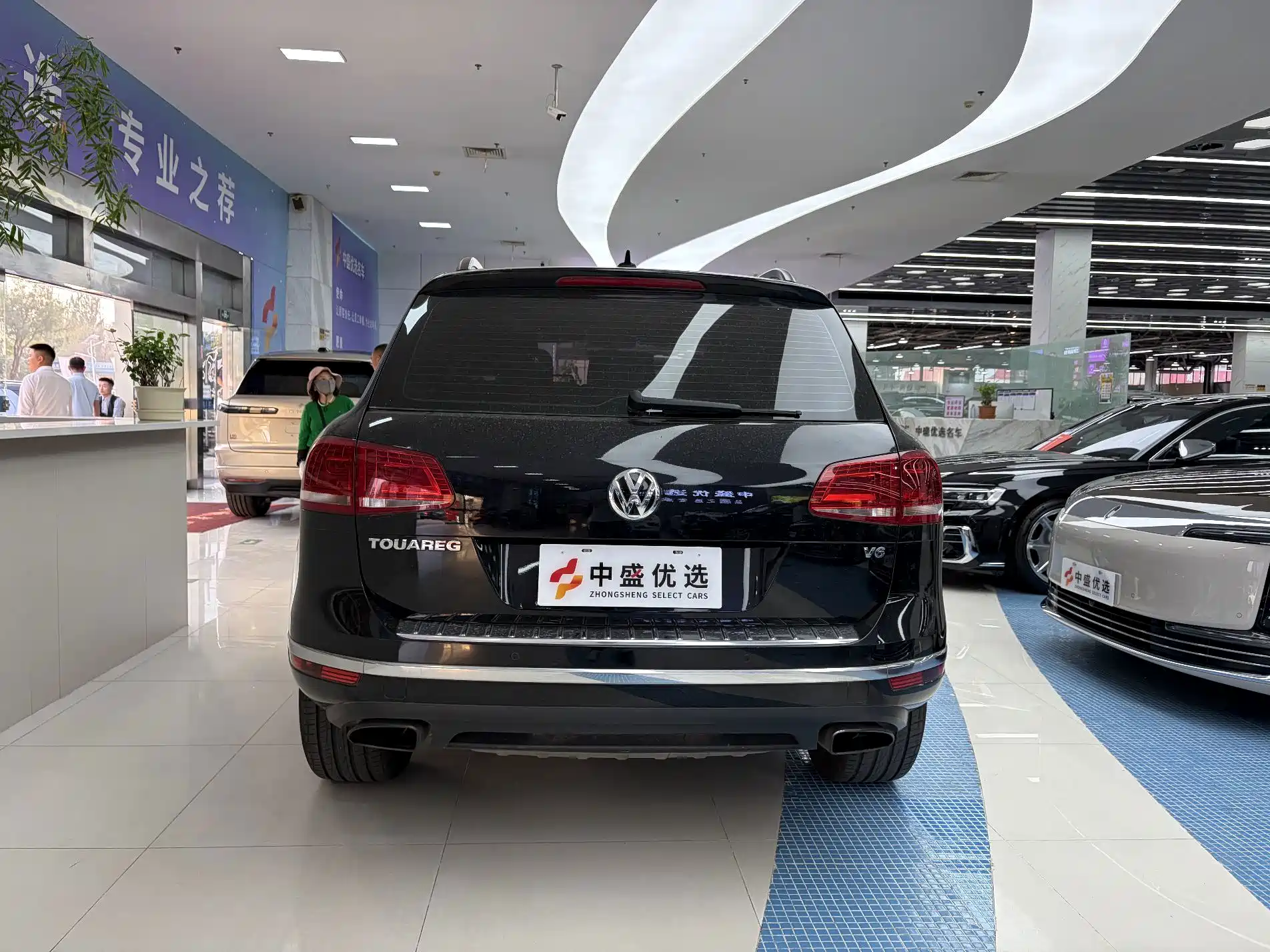Фото 2 - Volkswagen Touareg