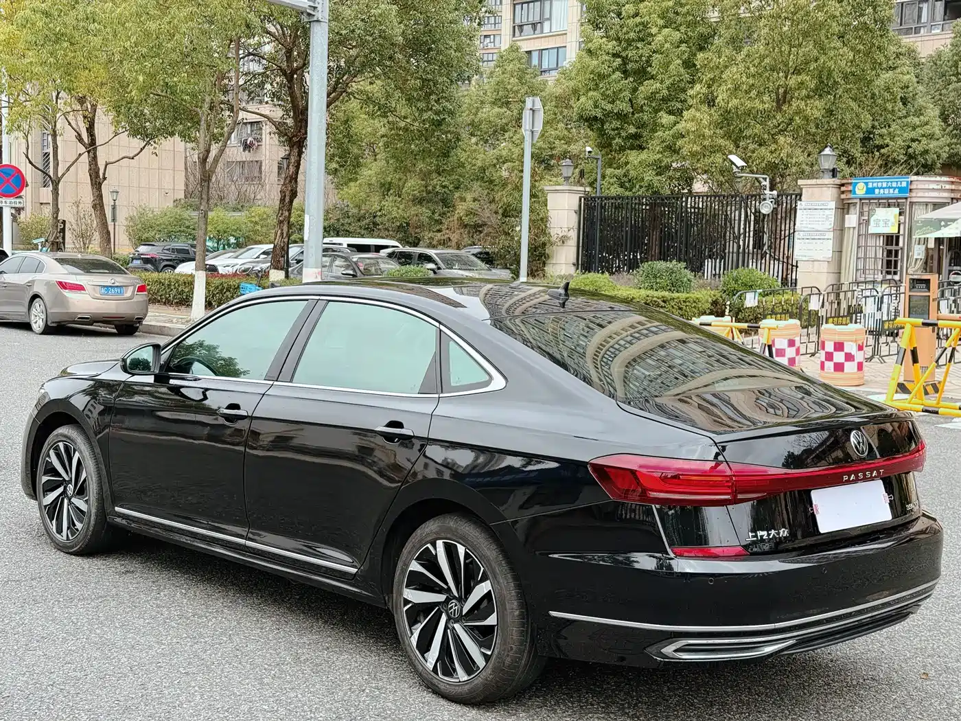 Volkswagen Passat 2023 330TSI Starlight Elite Edition фото 5