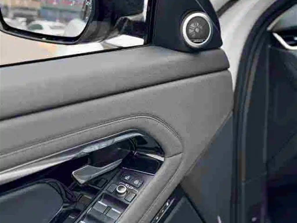 Land Rover Range Rover Evoque 2023 Range Rover Evoque L 249PS Luxury Edition фото 19