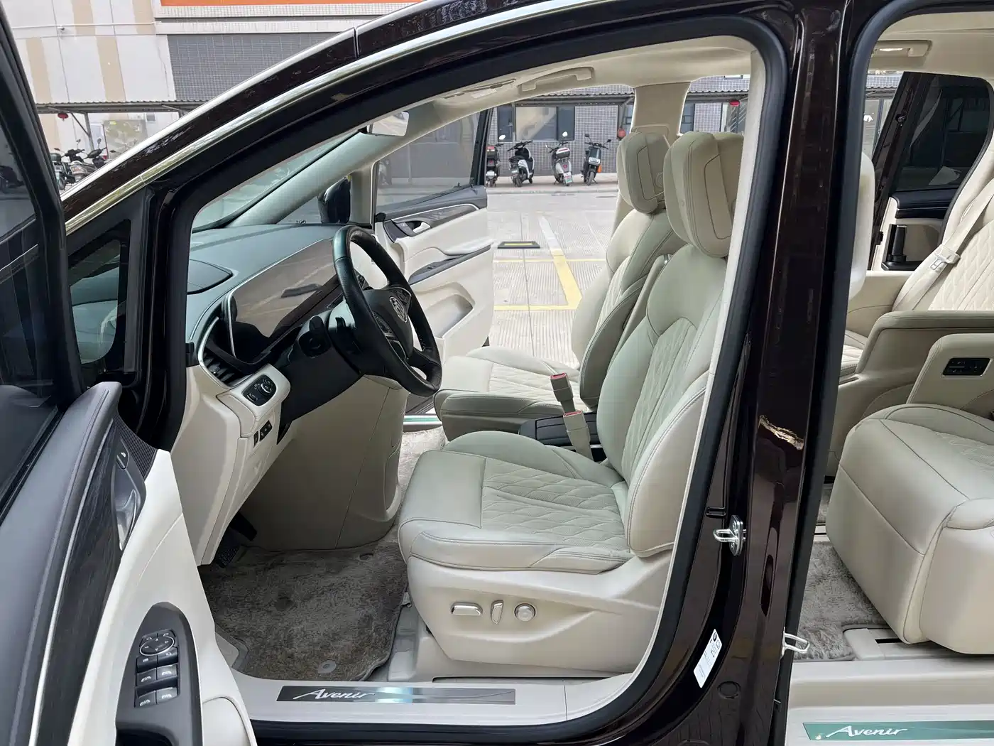 Buick GL8 2022 Avenir Avia 6-Seater Virtue Edition фото 7