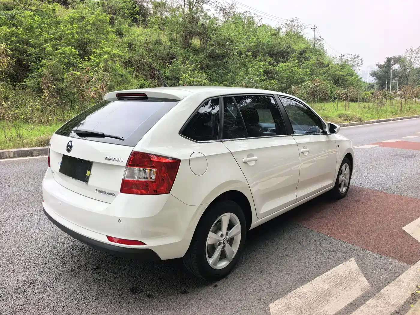 Škoda Skoda Rapid Spaceback 2016 Facelift 1.6L Automatic Innovation Edition фото 7