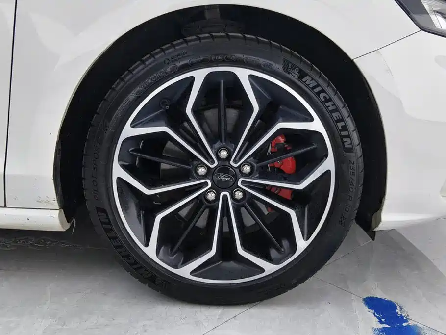 Ford Focus 2022 2021 Sedan EcoBoost 180 Auto ST Line