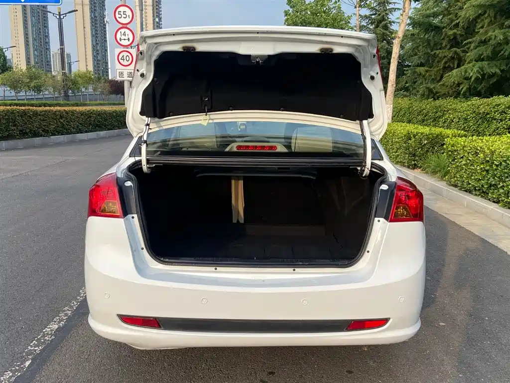 Buick Excelle 2015 1.5L Manual Classic фото 16