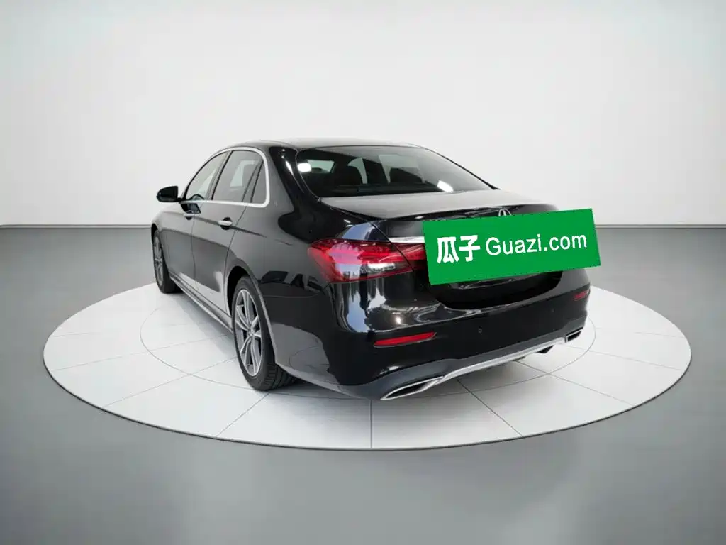 Фото 4 - Mercedes-Benz E-Class