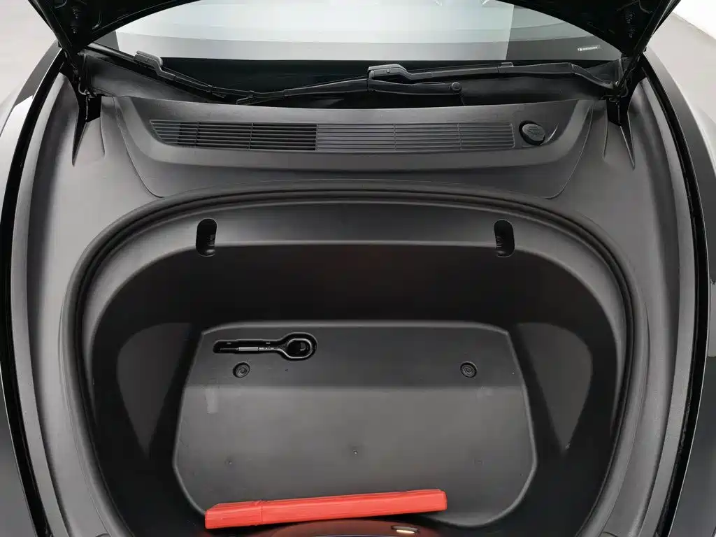 Фото 6 - Tesla Model 3