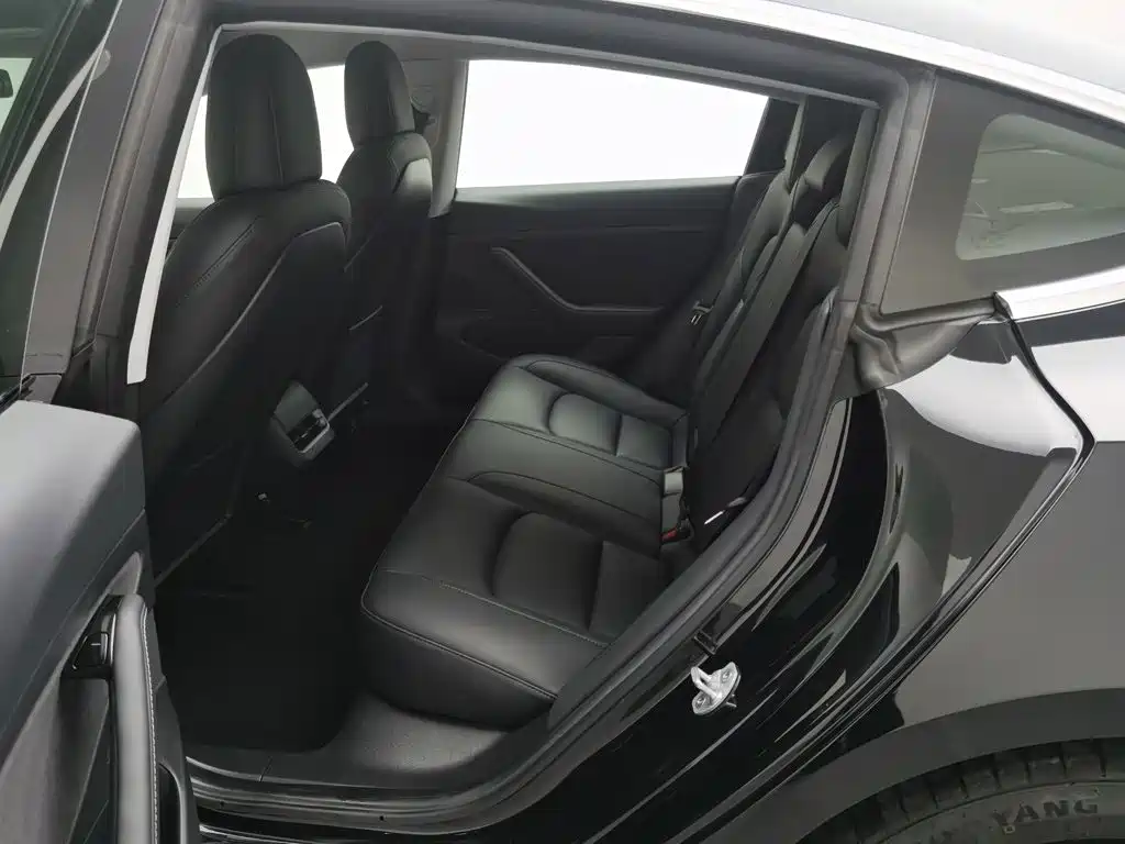 Фото 15 - Tesla Model 3