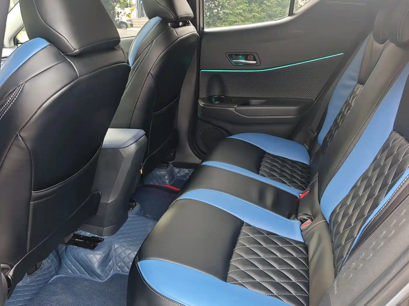 Toyota C-HR 2021 2.0L Luxury Edition фото 13