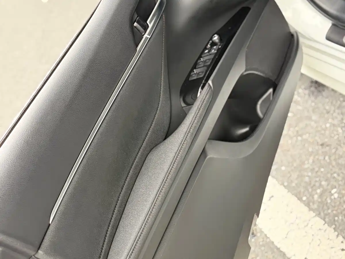 Toyota Camry 2023 2.5G Luxury Edition фото 8