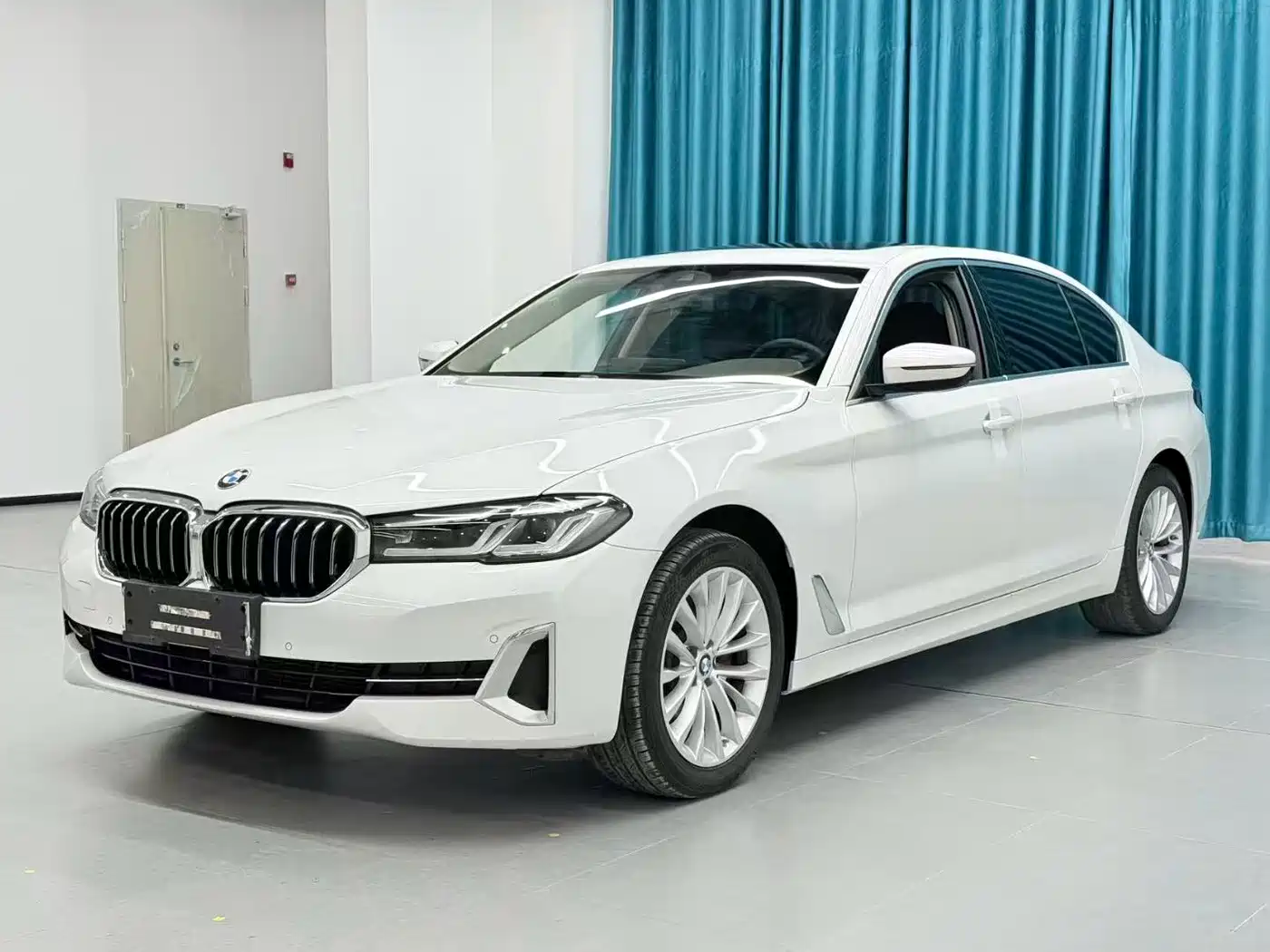 BMW 5 Series 2022 525Li Luxury Package фото 3