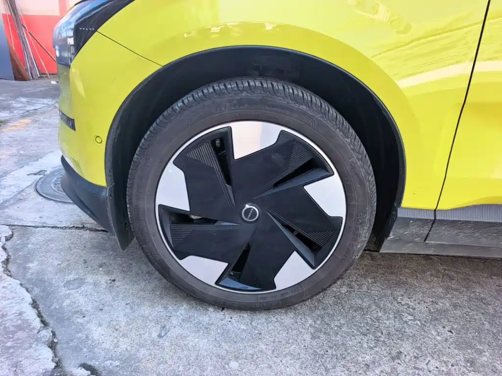 Volvo EX30 2024 2025 RWD Long Range Ultra