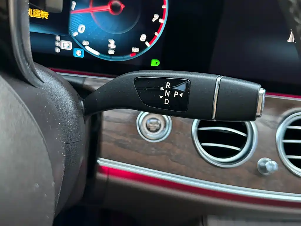 Фото 22 - Mercedes-Benz E-Class