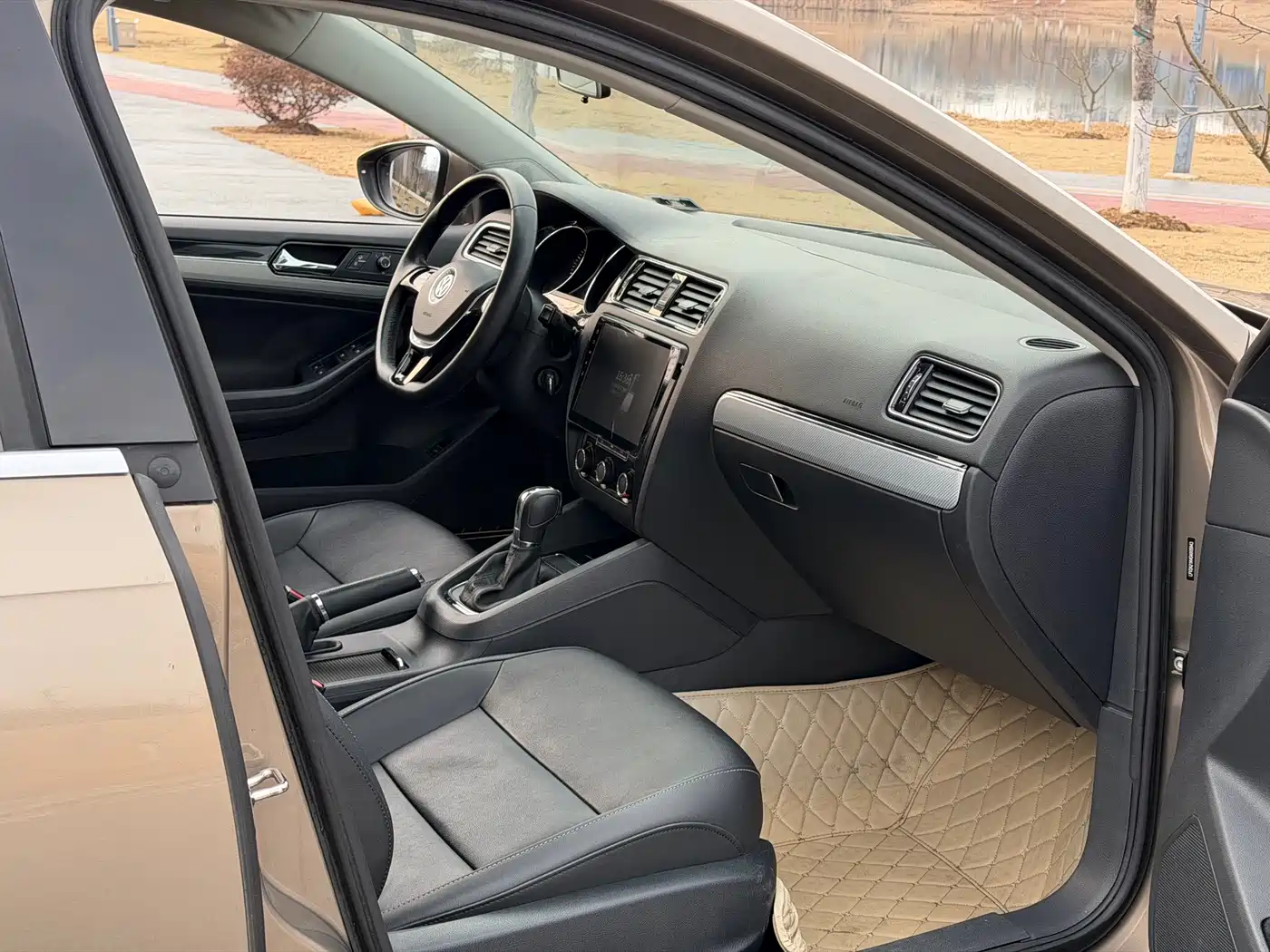 Volkswagen Sagitar 2015 230TSI Automatic Comfort фото 10