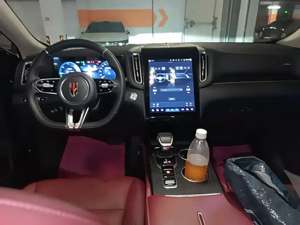 Фото 14 - Hongqi HS3 PHEV