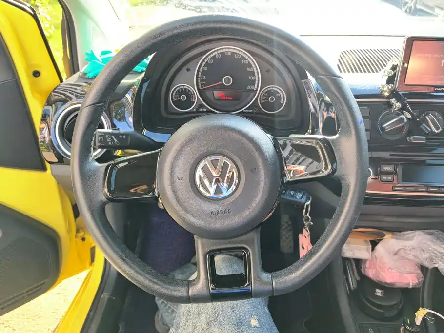 Volkswagen up! 2016 2015 1.0L high up!