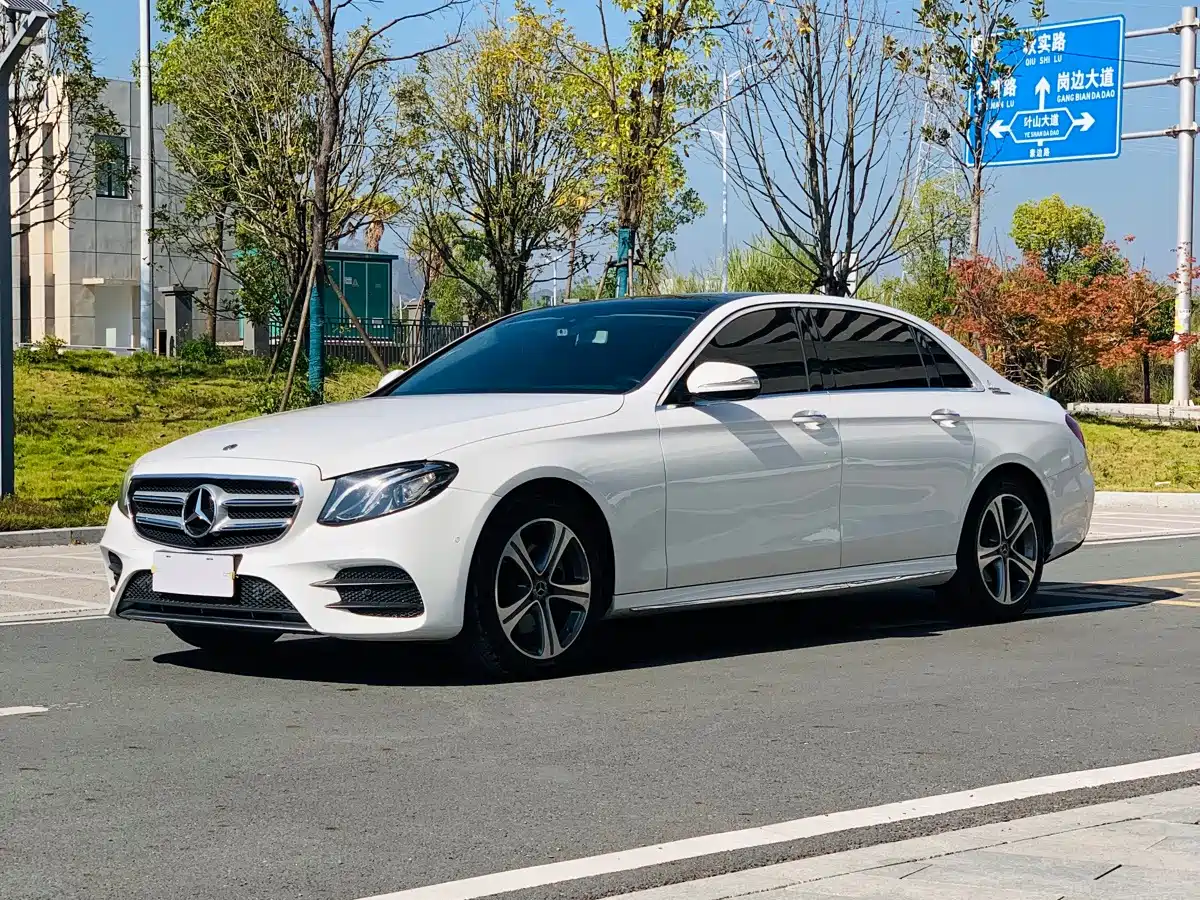 Фото 1 - Mercedes-Benz E-Class