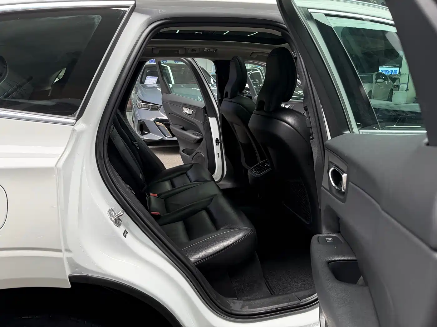 Фото 16 - Volvo XC60