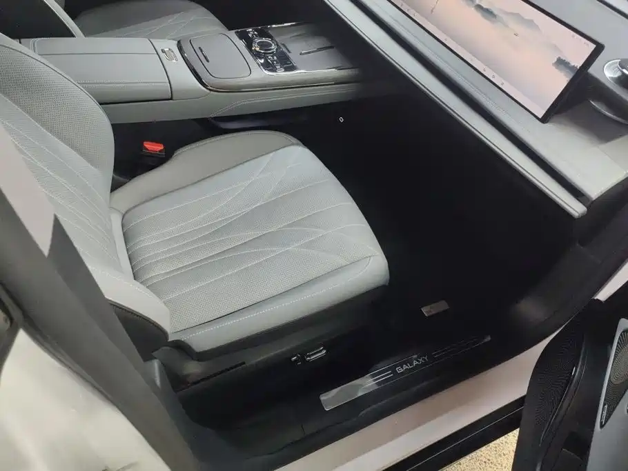 Geely Galaxy Galaxy E8 2025 2025 575km Exploration Smart Drive Edition