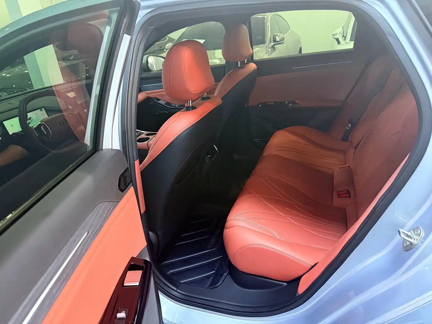 Geely Galaxy Galaxy L6 2025 EM-i 140km Starship Edition фото 6