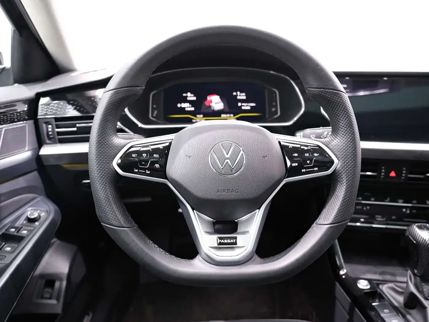 Volkswagen Passat 2023 Facelift 330TSI Starlight Luxury Edition фото 17