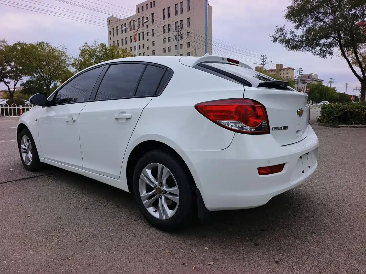 Chevrolet Cruze 2013 Hatchback 1.6L Automatic Luxury фото 6
