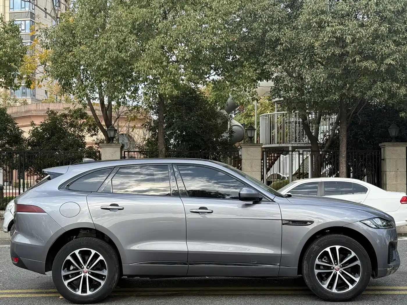 Фото 8 - Jaguar F-PACE