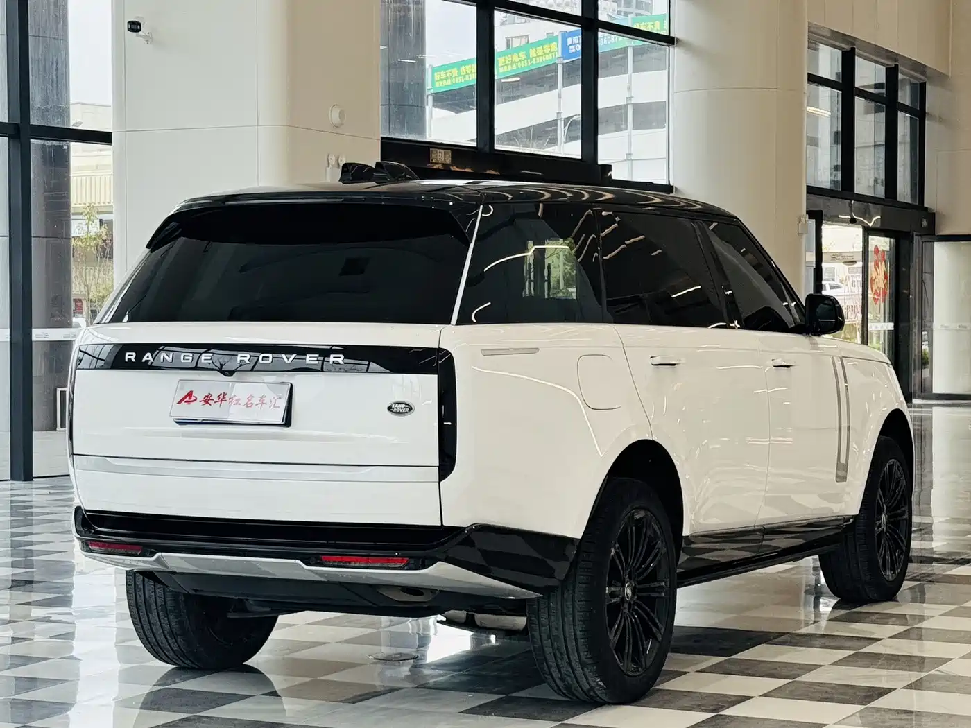 Land Rover Range Rover 2023 3.0 L6 400PS Genesis Extended Version фото 4